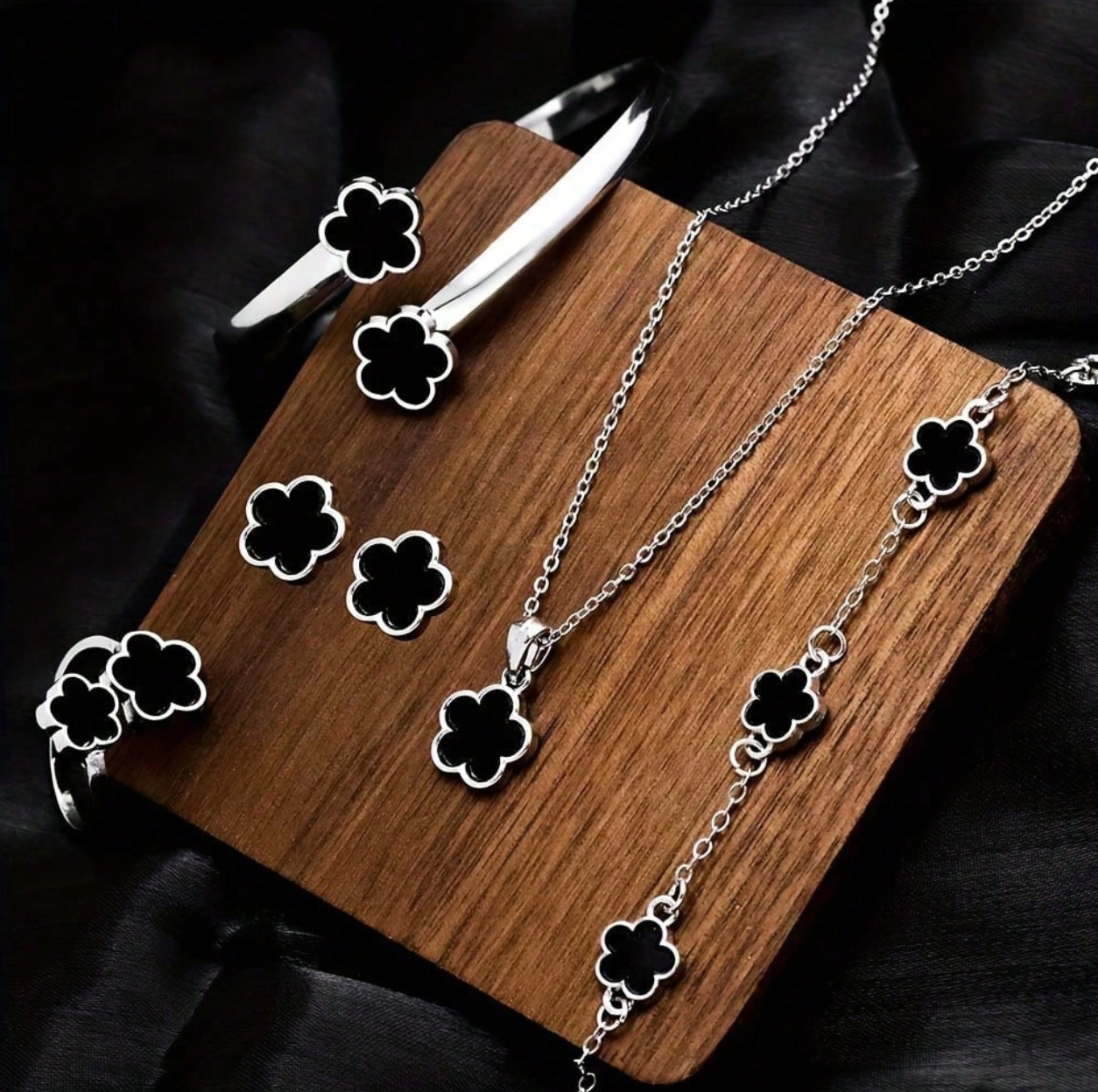 Coffret Chic – 5 Pièces Bijoux Fleur Chanceuse